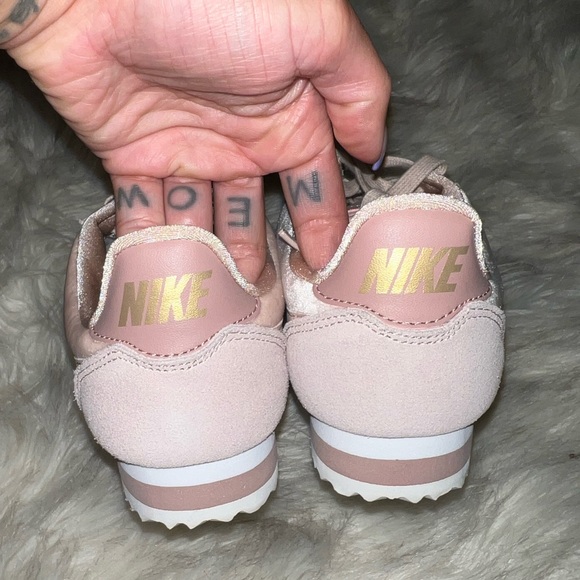 Pink Velvet Nike Cortez - Picture 4 of 6